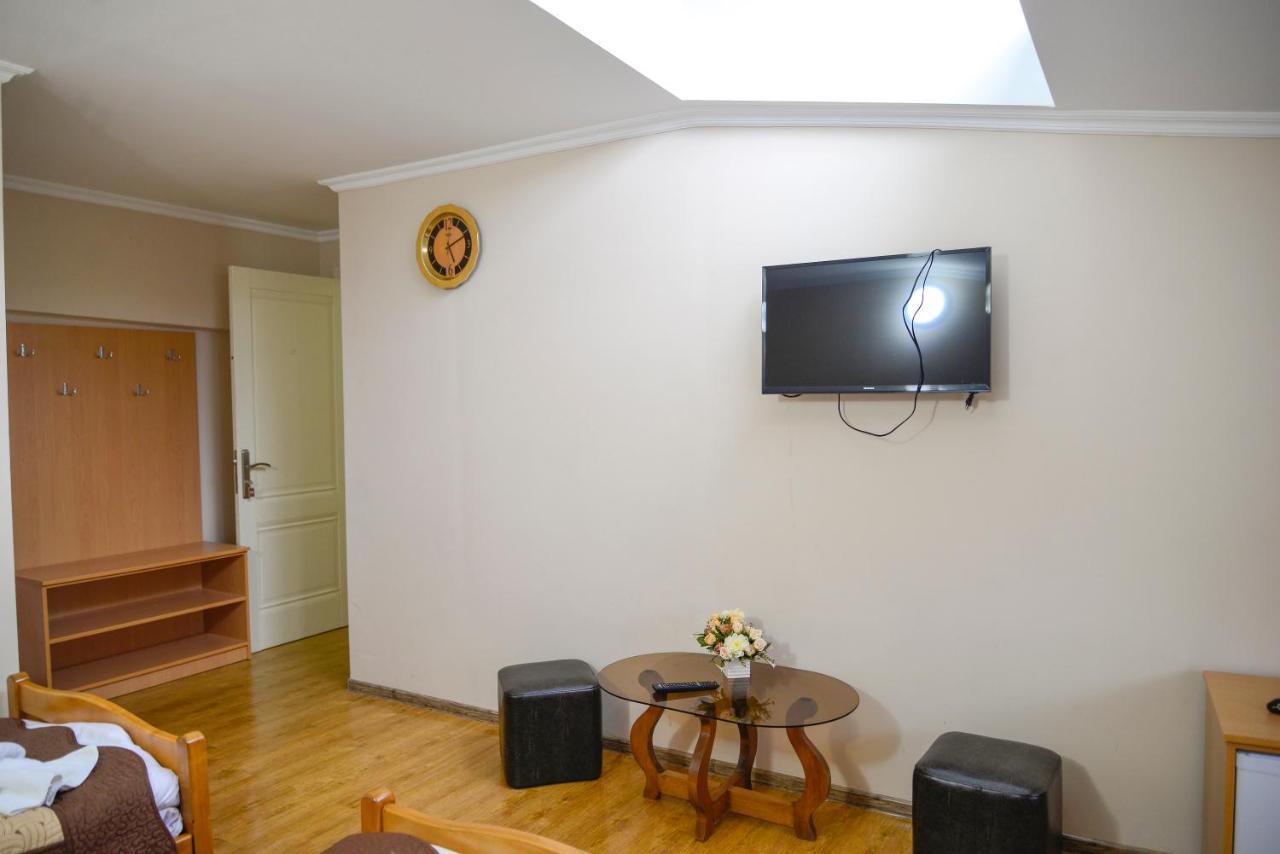 Hotel Victoria Bordzjomi Buitenkant foto