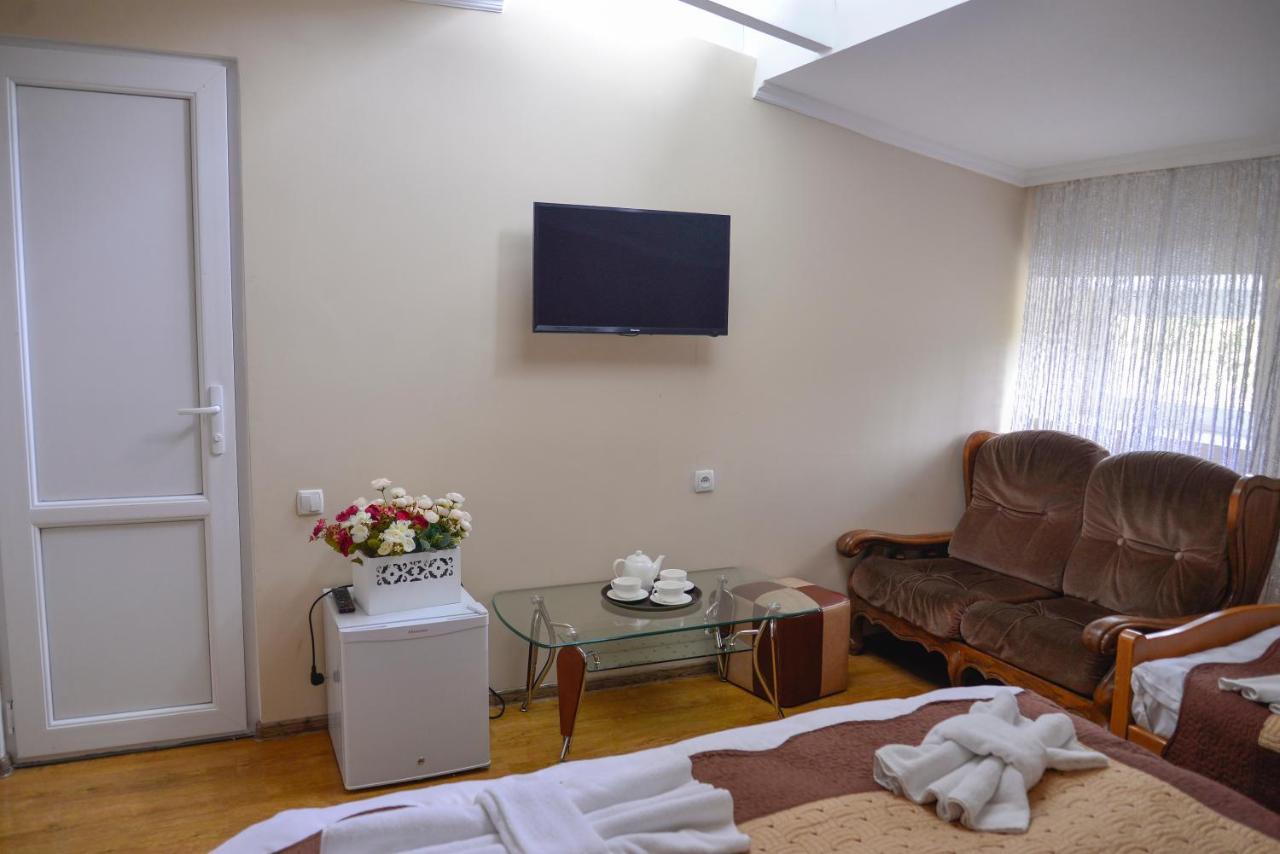 Hotel Victoria Bordzjomi Buitenkant foto